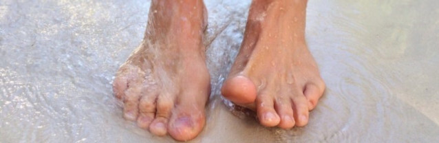 El Colexio de Podólogos de Galicia recomienda proteger los pies de 