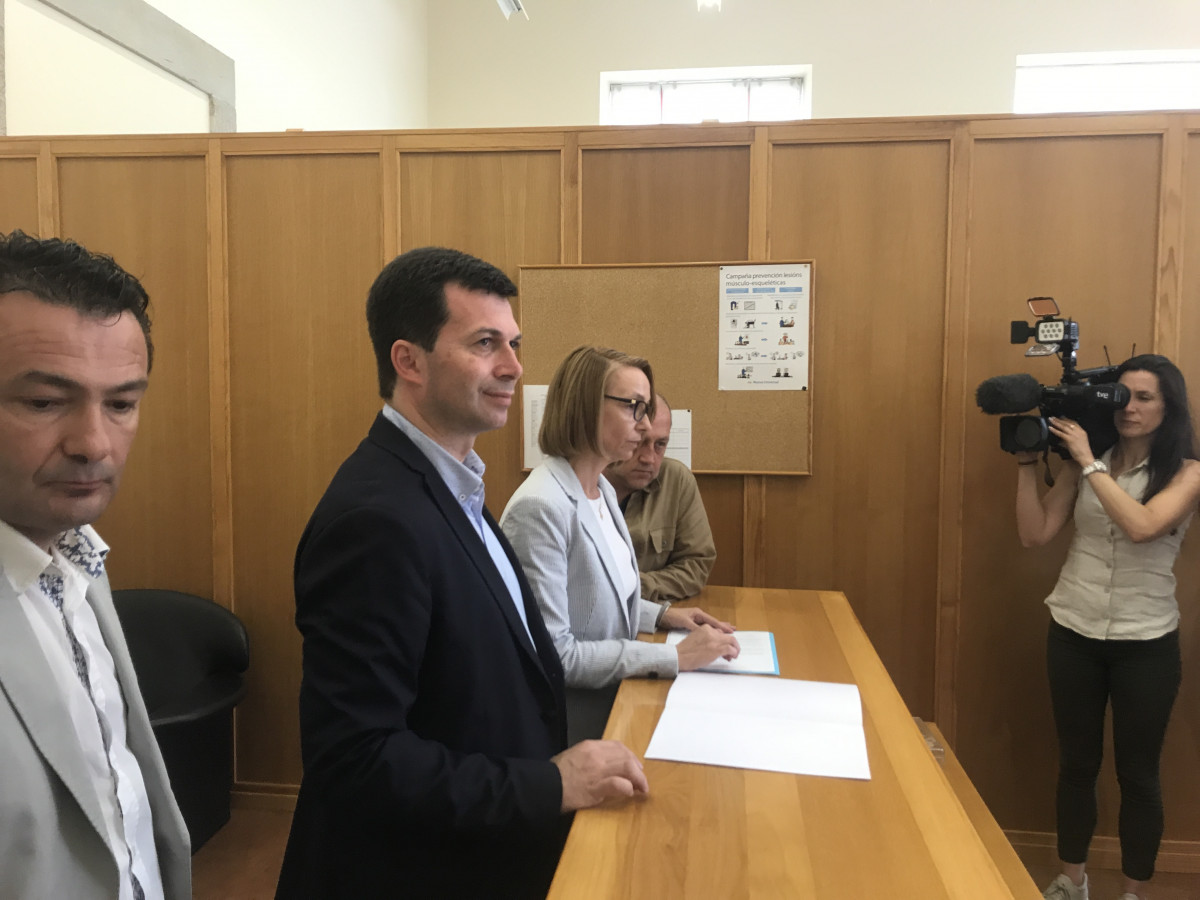 El secretario general del PSdeG, Gonzalo Caballero, se acredita como nuevo diputado en el registro del Parlamento de Galicia