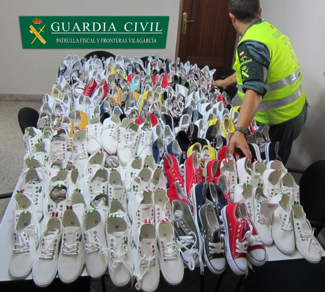 Calzado supuestamente falsificado interceptado en Caldas de Reis (Pontevedra)