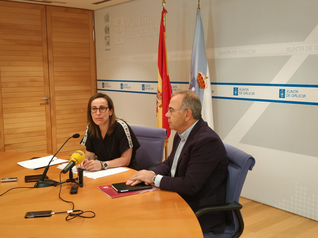 Reunión entre la conselleira de Infraestruturas, Ethel Vázquez, y el alcalde de Santiago, Xosé Sánchez Bugallo, para hablar sobre la intermodal