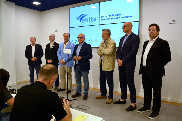 La directiva de la Asociación de Ciudadas Termales de Europa en Ourense