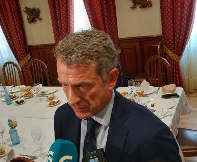 El director generl de la patronal del juego, Alejandro Landaluce, en declaraciones a los medios en Santiago