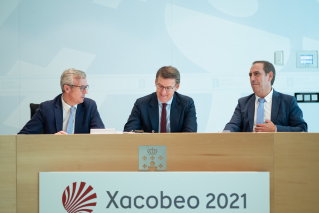 El vicepresidente de la Xunta, Alfonso Rueda, el presidente, Alberto Núñez Feijóo, y el conselleiro de Facenda, Valeriano Martínez, en la reunión del Consello.