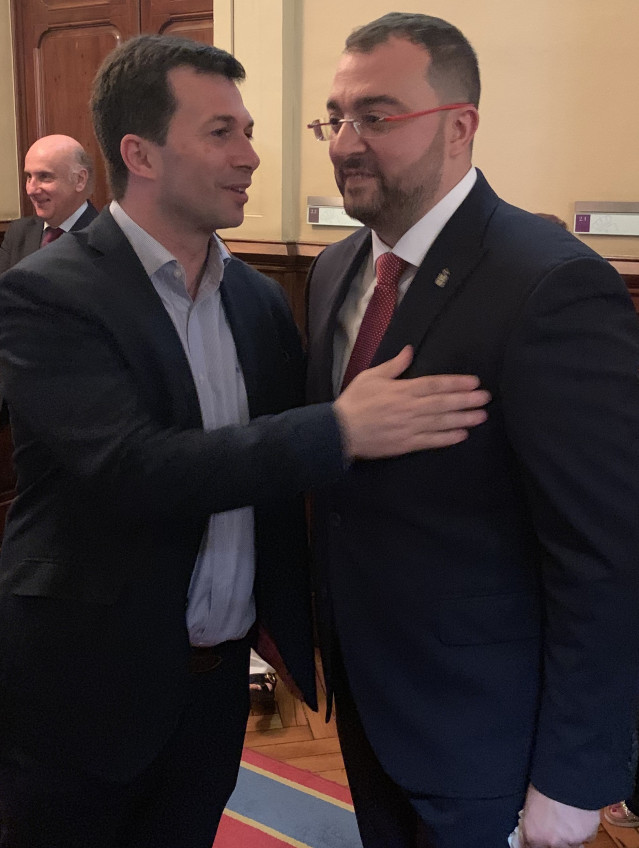 Gonzalo Caballero y Adrián Barbón en Oviedo