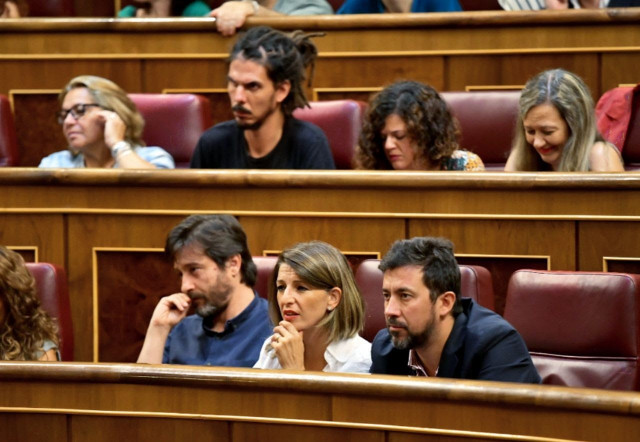 Yolanda Díaz, en el centro, abajo