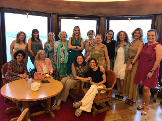 Mesa redonda del Eje Atlántico de Empresarias y Directivas.