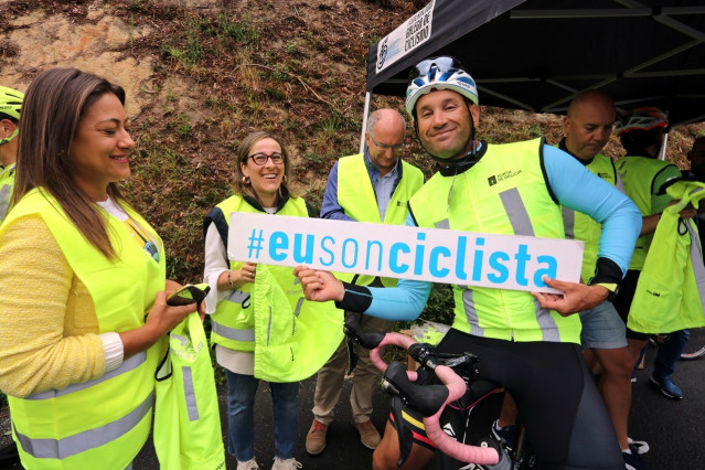 Nota E Fotos: A Xunta E A Federación Galega De Ciclismo Entregan En Noia 120 Prendas Reflectantes Dentro Da Campaña ‘Eu Fágome Ver’ Para Mellorar A Seguridade Dos Máis Vulnerables Nas Estradas