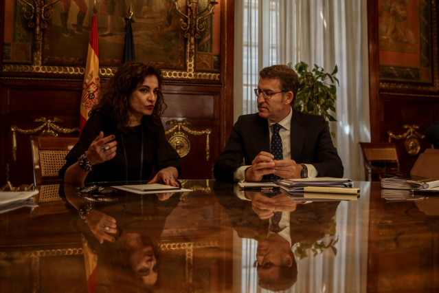 La ministra de Hacienda, María Jesús Montero, se reúne con el presidente de la Xunta de Galicia, Alberto Núñez Feijóo en la sede del Ministerio