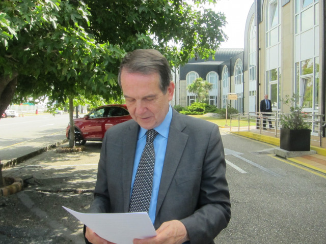 El alcalde de Vigo, Abel Caballero, durante su comparecencia ante los medios