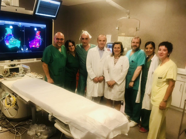 El Servicio de Cardiología del CHUS implanta el primer dispositivo modulador de la contractilidad cardiaca.