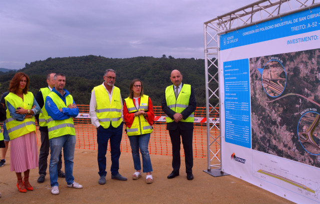 La conselleira de Infraestruturas e Mobilidade, Ethel Vázquez, durante su visita este miércoles a obras de la conexión del Polígono de San Cibrao das Viñas (Ourense).