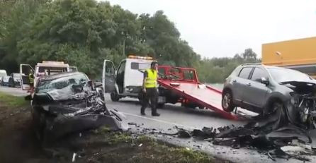 Choque frontal en Melide deja varios heridos