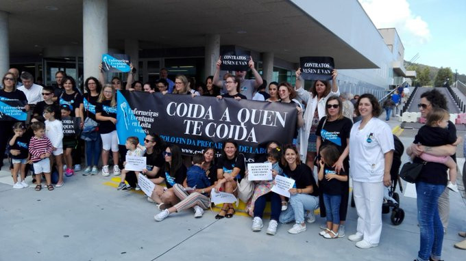 Protesta de Enfermeiras en Loita delante de un centro de salud del SERGAS en A Mariu00f1a en una imagen de Mu00f3nikaSanMar Twitter