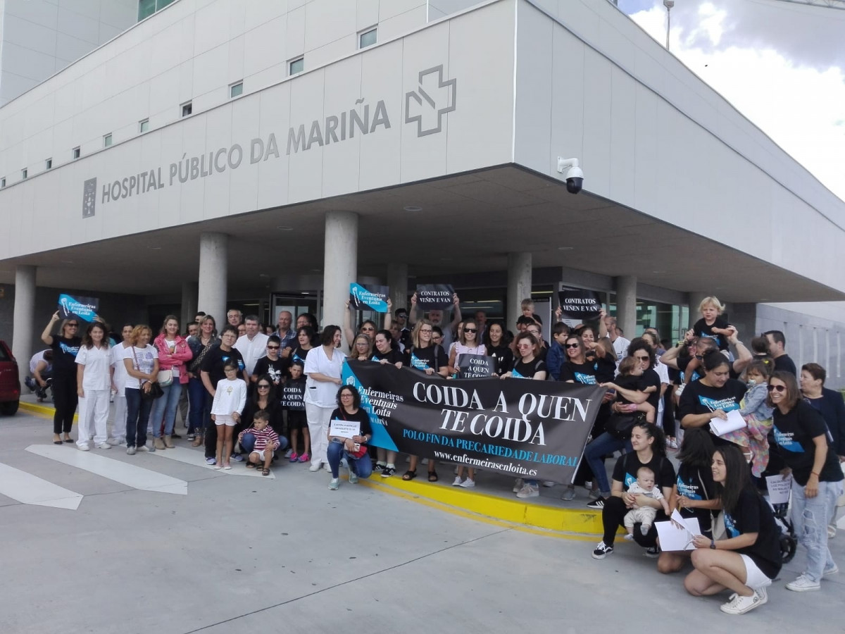 Concentración de 'Enfermeiras eventuais en Loita', con participación de las diputadas del PSdeG Patricia Otero y Ana Prieto.