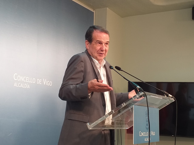 El alcalde de Vigo, Abel Caballero, durante una rueda de prensa en el Ayuntamiento.