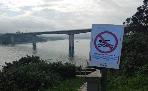 En Marea llevará al Parlamento una denuncia por la contaminación en la desembocadura del río Eo tas el vertido de xurros