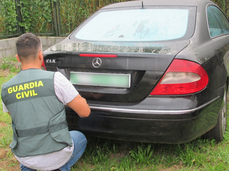 Pide probar un coche en Holanda y acaba detenido conduciendolo por Sanxenxo