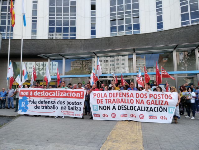 Trabajadores de las subcontratas de R protestan en A Coruña.