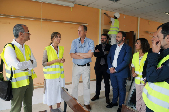 Visita de la conselleira de Educación a un centro en Ourense.