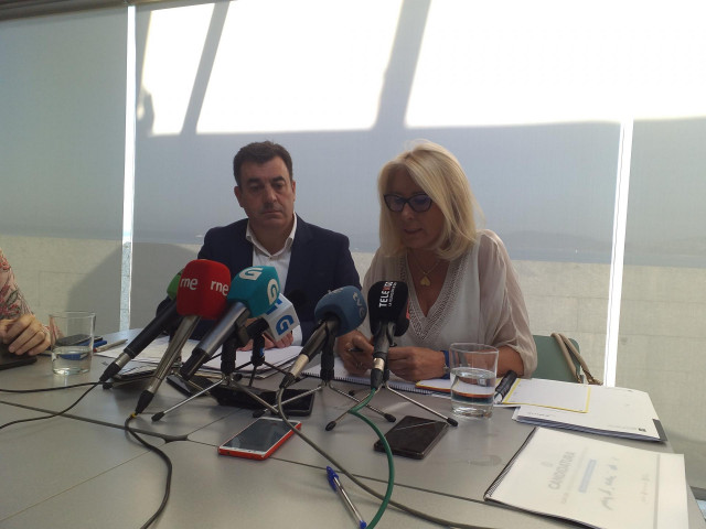 El conselleiro de Cultura y Turismo, Román Rodríguez, y la delegada de la Xunta en Vigo, Corina Porro,  en una rueda de prensa en el Museo do Mar.