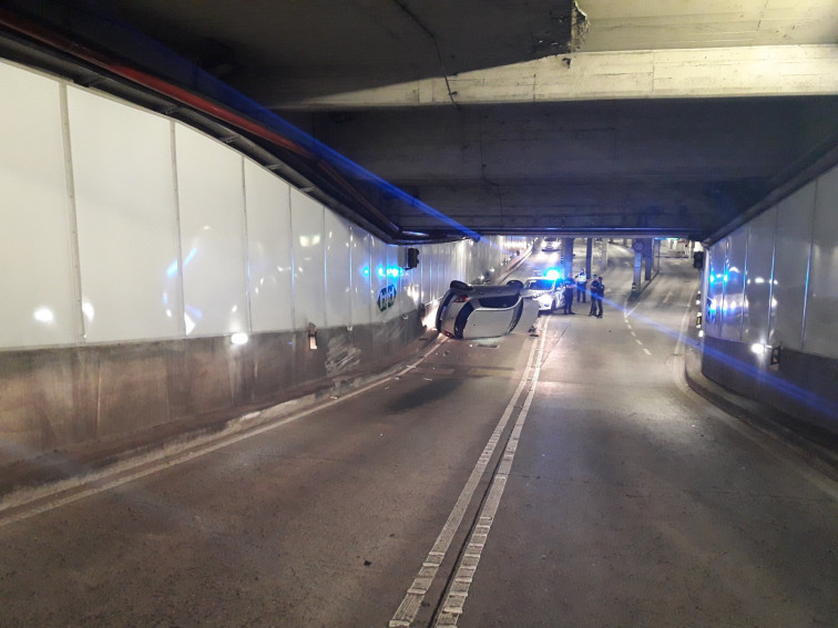 Un conductor da positivo en alcoholemia tras volcar con su coche en el túnel de María Pita