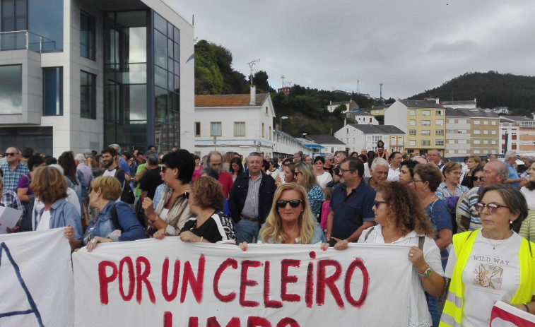 Casi 2.000 manifestantes llenan las calles de Viveiro para que arreglen la Depuradora