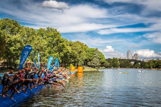 Continúa la búsqueda del triatleta desaparecido durante una competición en Goián