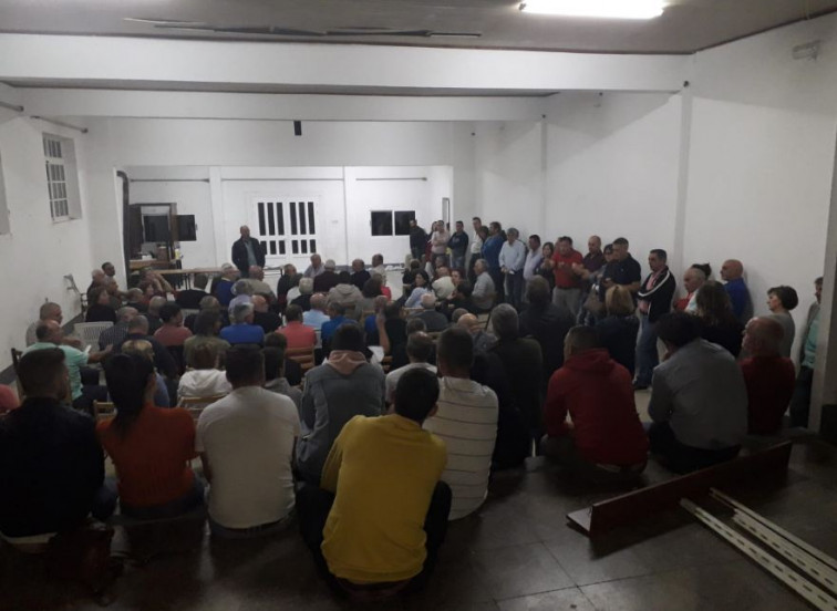 Vecinos piden al alcalde que denuncie a TEN, empresa relacionada con la mina de Touro, por malos olores