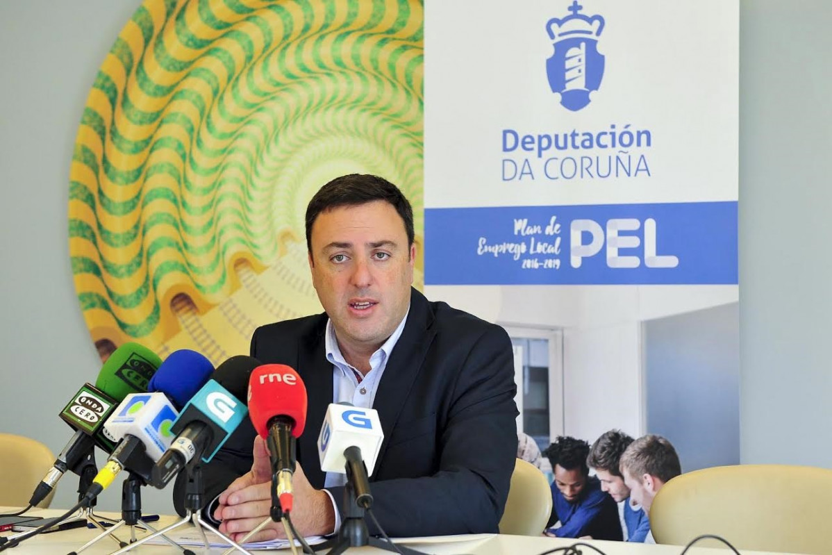 Presidente de la Diputación de A Coruña Valentín González Formoso en presentación premios PEL