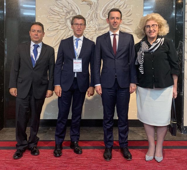 El presidente de la Xunta, Alberto Núñez Feijoo, durante su visita a Varsovia (Polonia)