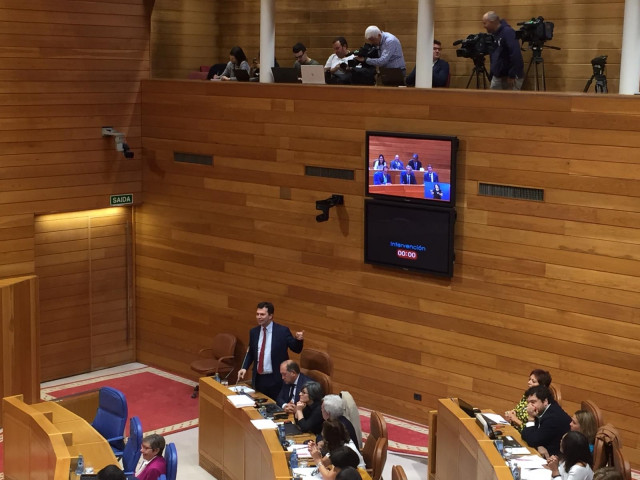 El líder del PSdeG, Gonzalo Caballero, se estrena en la sesión de control al Gobierno de la Xunta