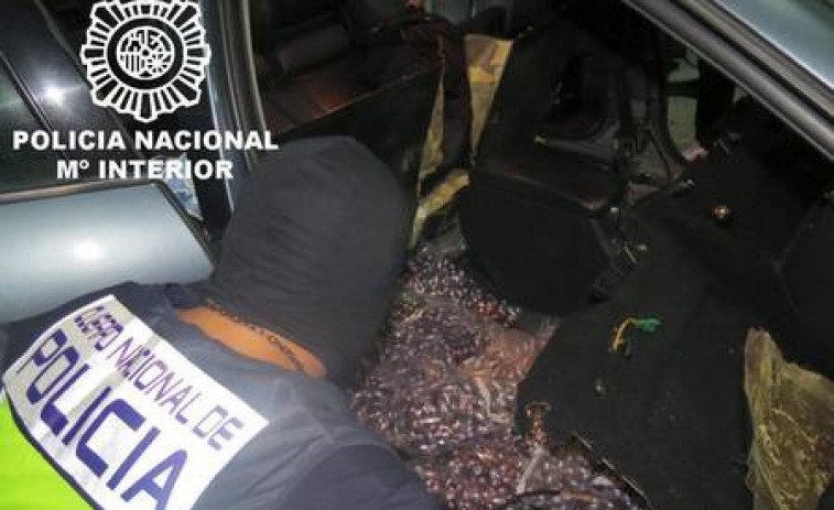 Interceptan en Vigo un coche con 84 kilos de hachís ocultos bajo la moqueta