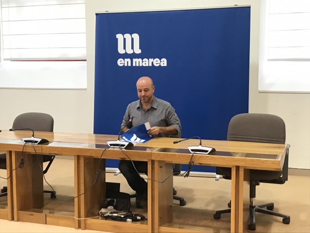 El portavoz de En Marea, Luís Villares, en la rueda de prensa celebrada en la Cámara