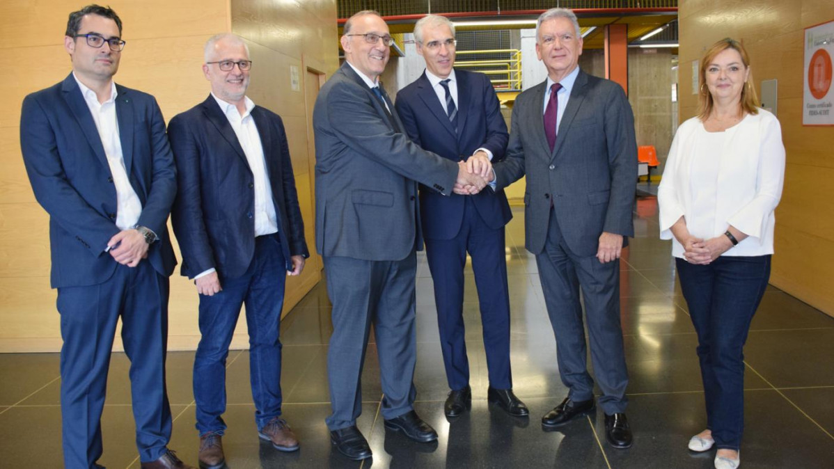 Acto de firma del convenio entra la Uvigo y Boeing