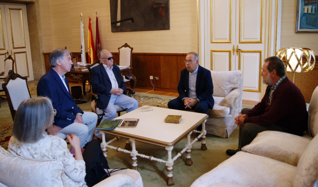El alcalde de Santiago, Xosé Sánchez Bugallo, se reúne con el patronato del Museo do Pobo Galego