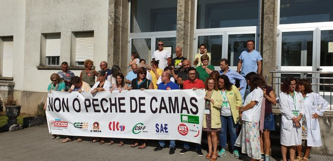Protesta en el hospital Gil Casares por el traslado de paleativos en una imagen del BNG