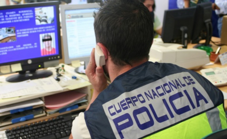Un policía y una candidata del PSOE juzgados por espiar a un compañero del PSdeG para hundirlo en las listas