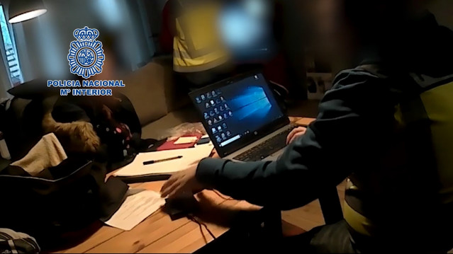 La Policía Nacional detiene a un estudiante que actuaba como líder e instructor de otros pedófilos extranjeros en foros de Internet