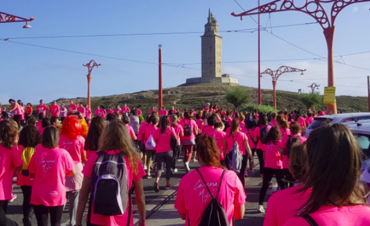 Casi 8.000 participantes tiñen de rosa A Coruña en la Carrera de la Mujer 2019