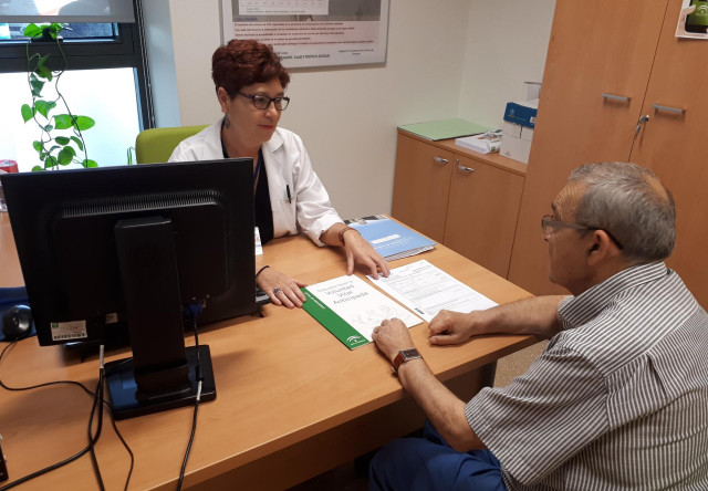 Unas 200 personas hacen su testamento vital en el nuevo Hospital San Cecilio