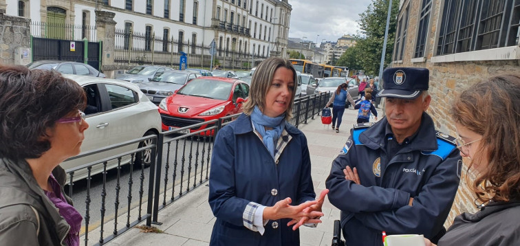 Aviso a padres y madres de Lugo: no más de 10 mintuos en doble fila en los colegios