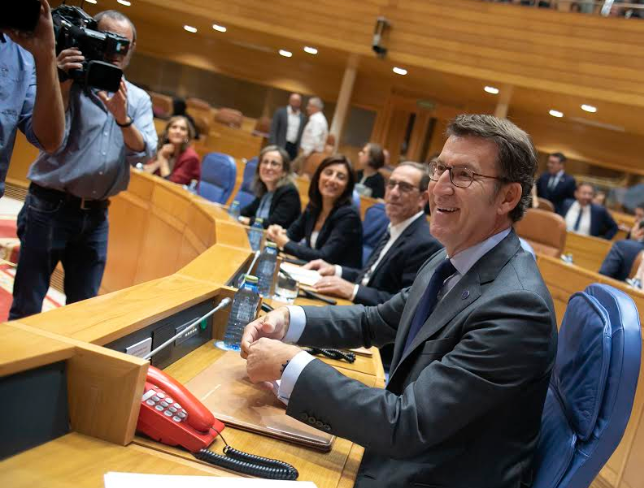 Feiju00f3o en su escau00f1o en el Parlamento de Galicia