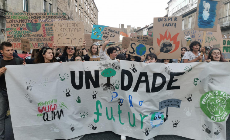 Miles de jóvenes toman las calles de Galicia en pro del futuro: 