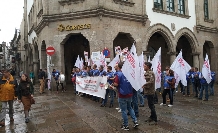 ​(VÍDEO) Vigilantes de seguridad paralizan el caso viejo de Santiago con su lucha contra Ombuds y Correos