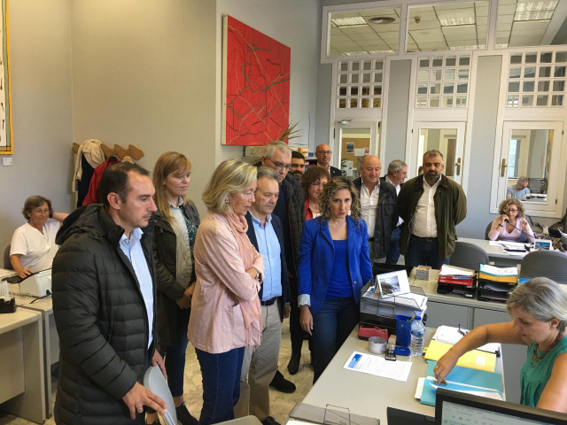 Diputados provinciales del PP entregan la documentación para solicitar un pleno extraordinario sobre la central de As Pontes