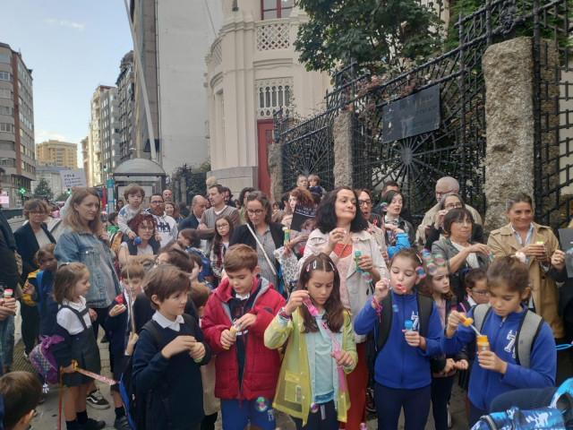 Protesta ante el CEIP Labaca para demandar un profesor de audición y lenguaje