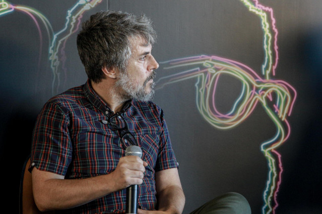 El cantante Iván Ferreiro durante su intervención en la presentación en rueda de prensa de su nuevo proyecto musical llamado `Contrapunto´ , junto a la cantante Zahara, en Madrid, a 2 de octubre de 2019.