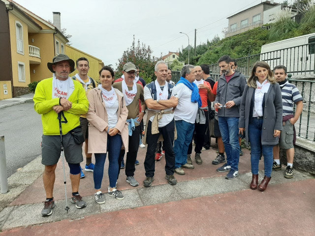 Trabajadores de Vulcano en marcha hacia Santiago junto con las diputadas Yolanda Díaz (En Común) y Luca Chao (Común da Esquerda)