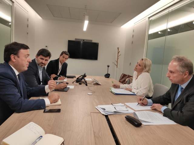 El alcalde de As Pontes, Valentín González Formoso, se reúne con la directora general de la Energía de la Unión Europea, Ditte Juul Jorgensen