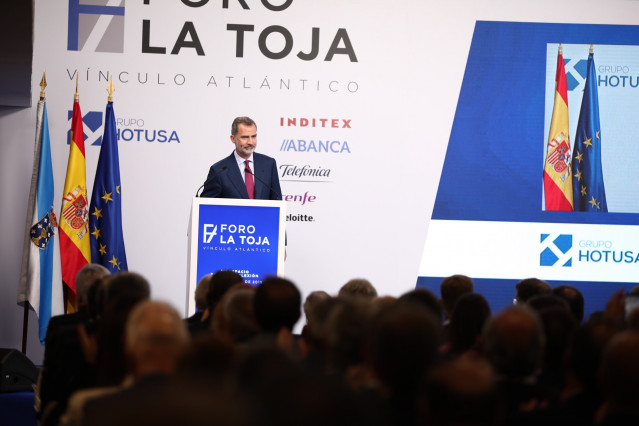 El rey Felipe VI inaugura el I Foro La Toja-Vínculo Atlántico en O Grove (Pontevedra),
